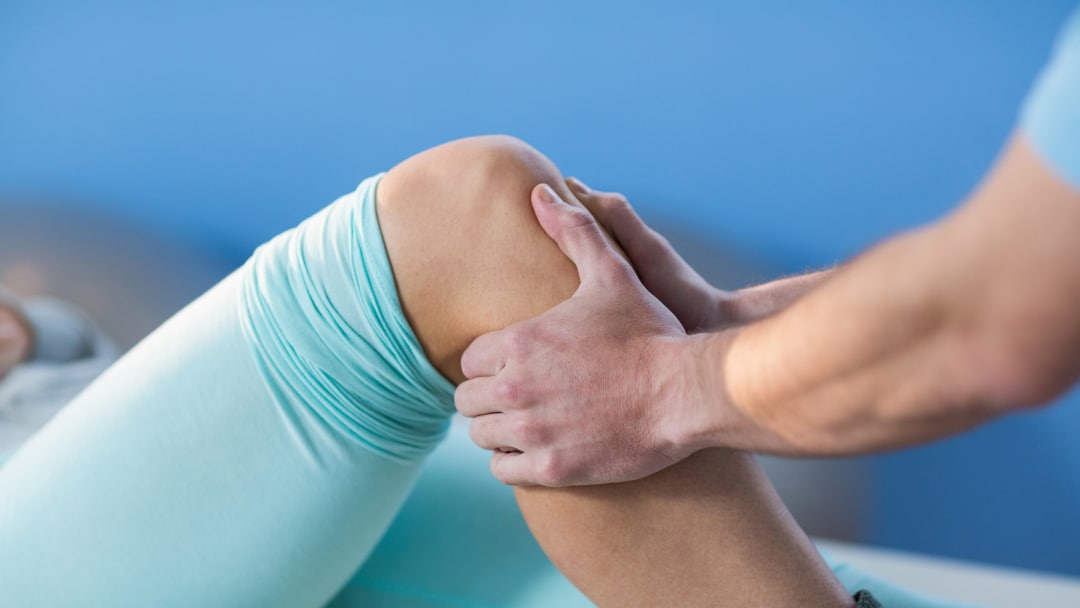 Knie op slot fysio